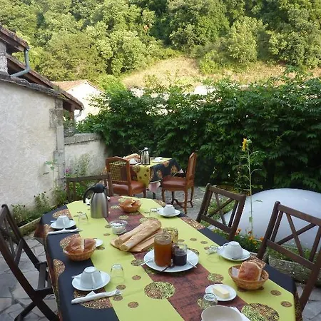 Chambres D'hotes Au Nid Des Thes Bed and Breakfast