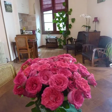 Chambres D'hotes Au Nid Des Thes Bed and Breakfast *