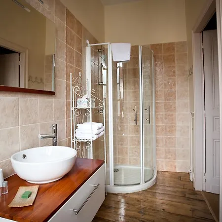 Chambres D'hotes Au Nid Des Thes Bed and Breakfast
