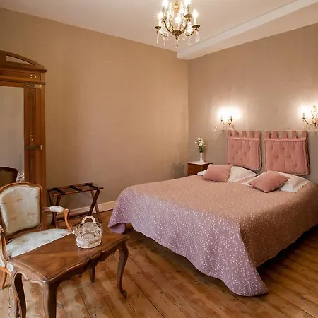 Chambres D'hotes Au Nid Des Thes Bed and Breakfast