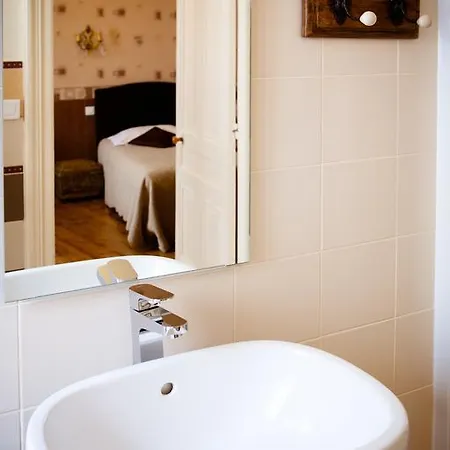 Chambres D'hotes Au Nid Des Thes Bed and Breakfast