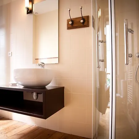 Chambres D'hotes Au Nid Des Thes Bed and Breakfast